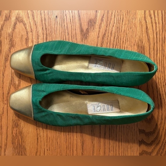 Rouge Helium Green Flats with Gold Toe - Picture 3 of 5